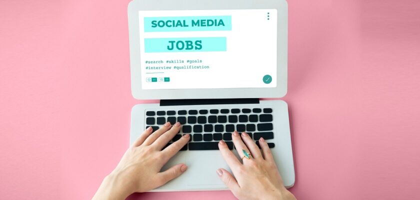 Votre présence sur les réseaux sociaux peut vous aider à décrocher un emploi